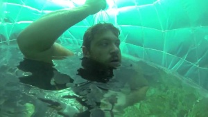 A DIY Underwater Air Bubble Room [Video]