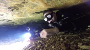 Extreme Sidemount Cave Diving In Florida